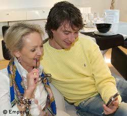 Bei den Handys von Emporia muss der Sohn der Mutter nicht viel erkl&auml;ren